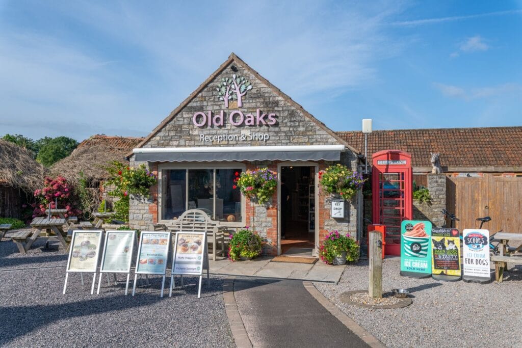 Old Oaks Touring and Glamping Park